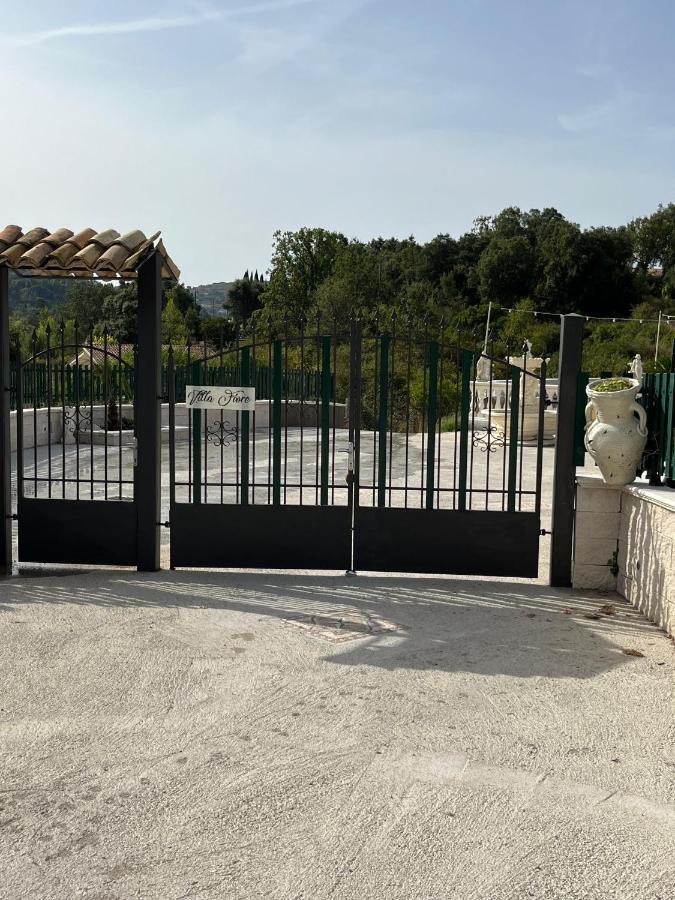 Villa Fiore - Piscina E Idromassaggio Itri Buitenkant foto